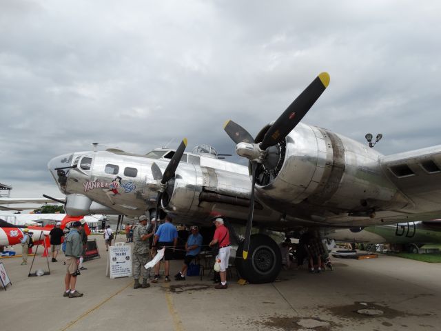 Boeing B-17 Flying Fortress (N3193G) - Boeing B-17G Flying Fortress