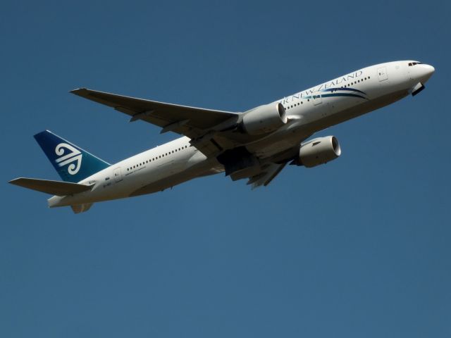 Boeing 777-200 (ZK-DKF)