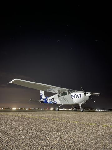 Cessna Skylane (N5900B)