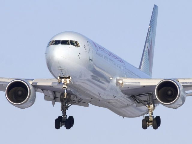 BOEING 767-300 (C-GHLA) - ACA889 Heavy from LHR on short final for Rwy 25