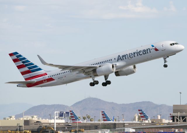 Boeing 757-200 (N201UU)