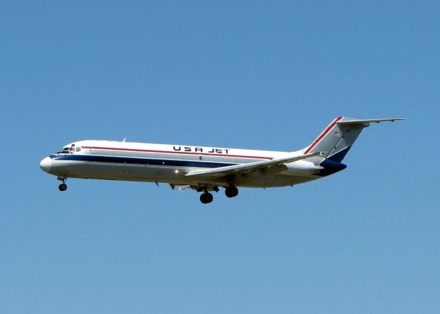 McDonnell Douglas DC-9-30 (N208US) - Landing on runway 23 at Shreveport Regional.