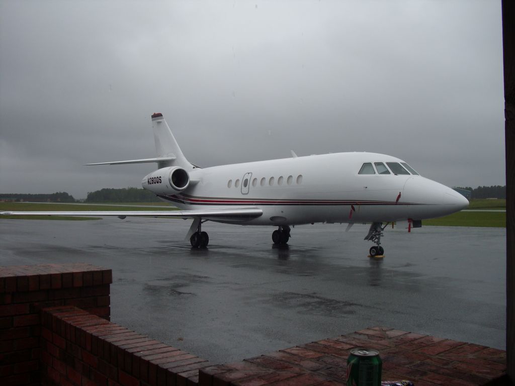 Dassault Falcon 2000 (N280QS) - Netjets Dassault Falcon on the CCO FBO ramp