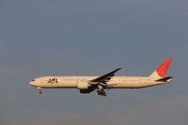 BOEING 777-300 (JA773J)