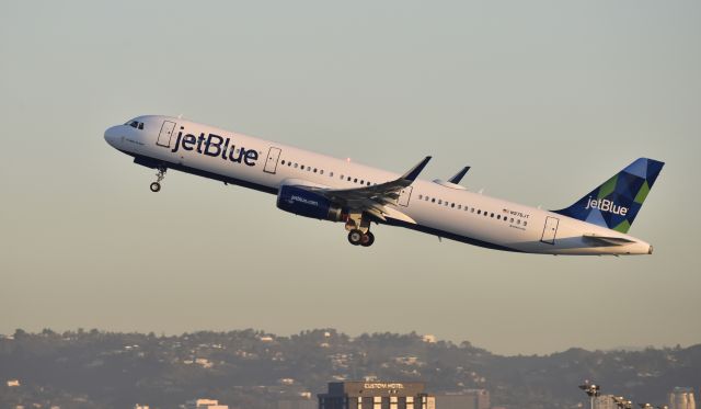 Airbus A321 (N976JT) - Departing LAX on 25R