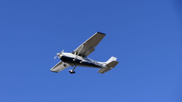 Cessna Skylane (N747UC)
