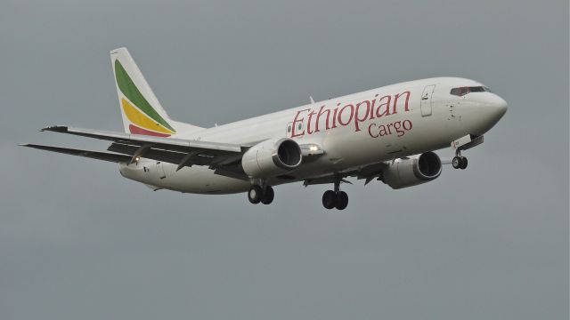 BOEING 737-400 (N493AC) - #N493AC / #ET-AQV on final to Rwy 16R to complete a flight test on 8.29.13. (LN:2838 cn 28493).