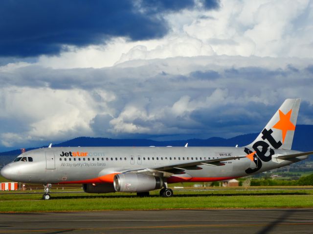 VH-XJE — - A320 taxing at YMLT after landing runway 14R, nice buidup over Ben Lomond