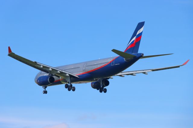 Airbus A330-300 (RA-73783)