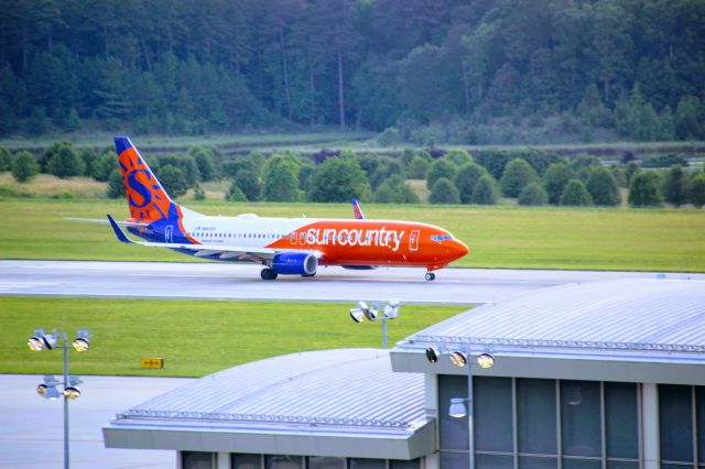 Boeing 737-800 (N840SY)
