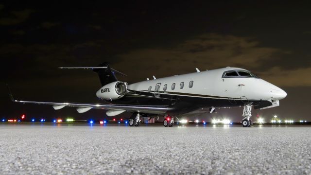 Bombardier Challenger 300 (LXJ549)