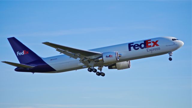 BOEING 767-300 (N113FE) - BOE566 makes a missed approach to Rwy 16R during a C1 flight on 1/26/13. (ln 1076 / cn 42711).