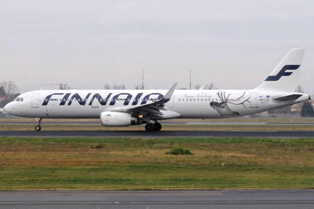 Airbus A321 (OH-LZL) - Finnair Christmas Special cs 2017/18