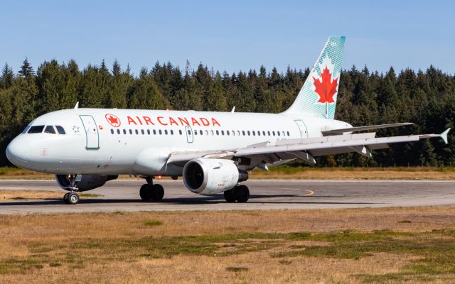 Airbus A319 (C-FZUJ) - Arriving on a charter from Vancouver as AC2211.