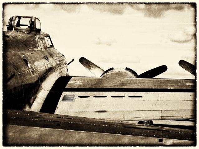 Boeing B-17 Flying Fortress ( 231909) - B-17 "Nine O Nine" static display in Winter Haven, FL