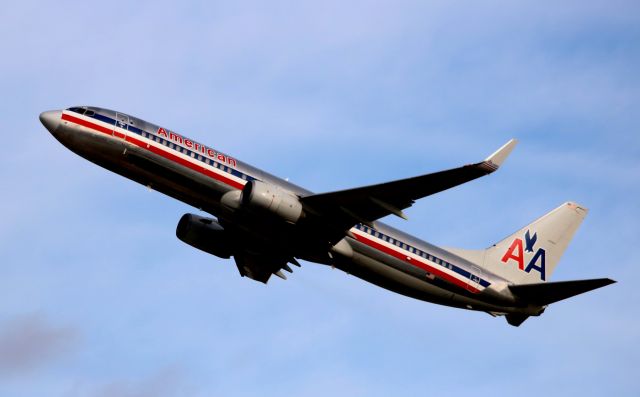 Boeing 737-800 (N952AA) - AA # 103 Departure to DFW,  11-27-16