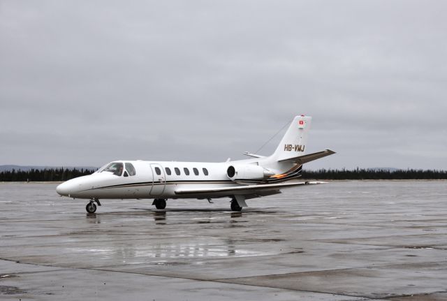 Cessna Citation II (HB-VMJ) - Starting engines on Irving Aviation ramp, not sure whats coming out of the engine though