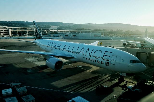 Boeing 777-200 (N794UA) - Star Alliance Livery United 772 @ SFO.