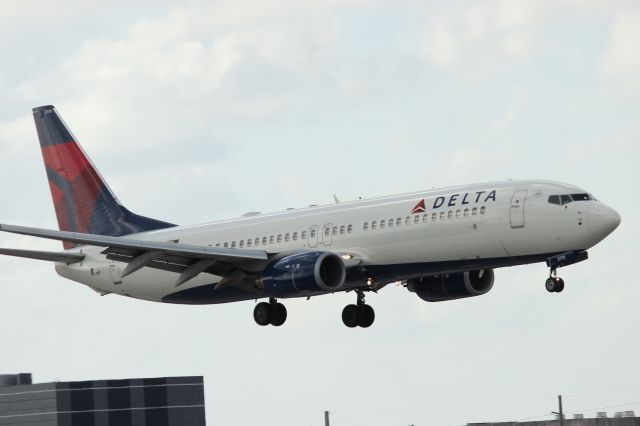 Boeing 737-800 (N37700) - Delta flight 1860 from Atlanta, Georgia, on final for RWY 9. Taken from just east of El Dorado Furniture. 3/31/13