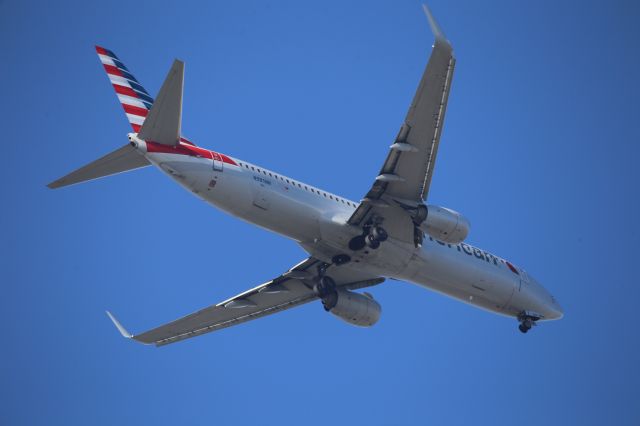 Boeing 737-800 (N981NN)