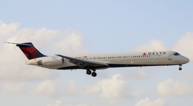 McDonnell Douglas MD-88 (N948DL)