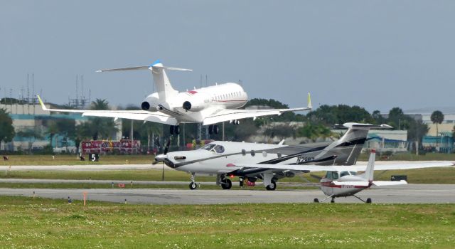 Bombardier Global Express (N82HP)