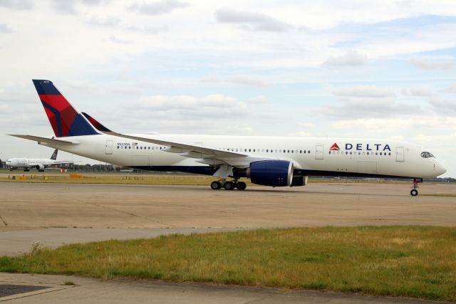 Airbus A350-900 (N523DN) - Taxiing to Stand 320 on 27-Aug-24 operating flight DL32 from KATL on its first visit to EGLL.