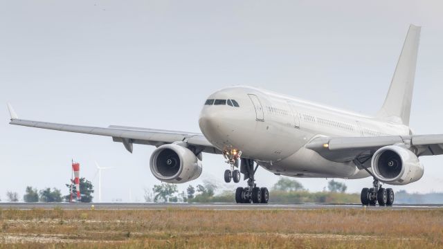Airbus A330-200 (G-VYGK)