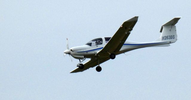 Diamond Star (N263DS) - On final is this 2003 Diamond DA-40 Diamond Star in the Autumn of 2020.