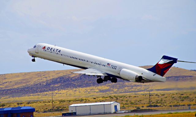 McDonnell Douglas MD-90 (N944DN) - Ex-JAL MD90 departing Boise