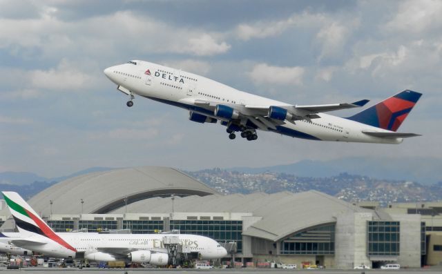 Boeing 747-400 (N675NW)