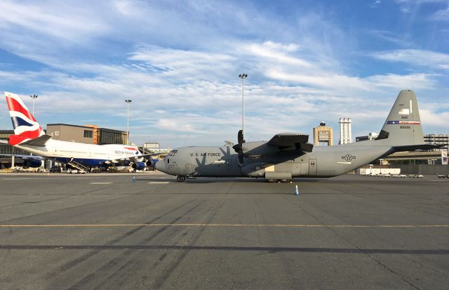 Lockheed C-130 Hercules (08-5692) - Hercules