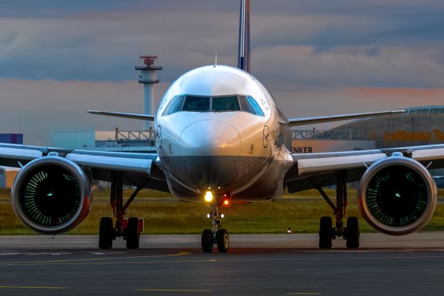 Airbus A320neo (D-AINE)