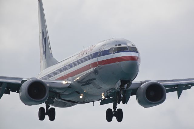 Boeing 737-800 (N976AN)