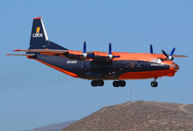 Antonov An-12 (UR-CKM)