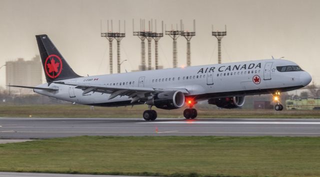 Airbus A321 (C-FGKP) - Runway 33R landing for this AC 321...