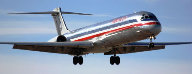 McDonnell Douglas MD-80 (N980TW) - Landing on 35L.