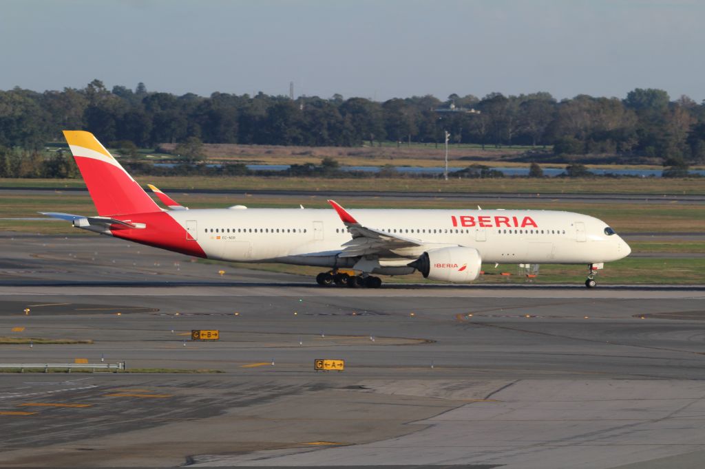 Airbus A350-900 (EC-NDR)