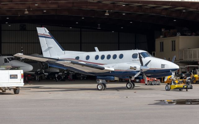 Beechcraft King Air 100 (N223LH)