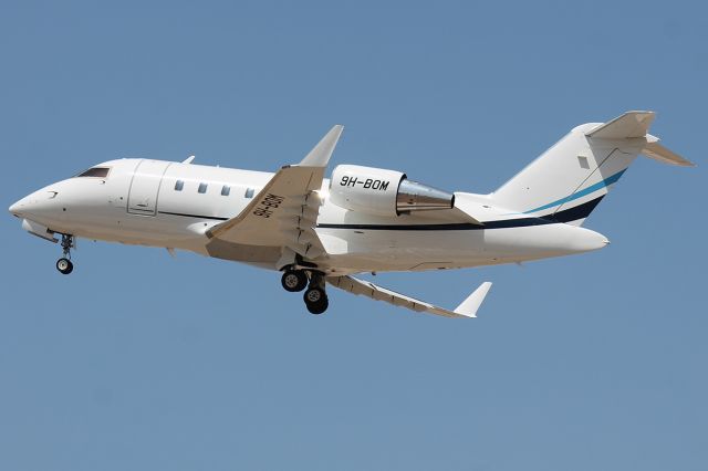 Canadair Challenger (9H-BOM)