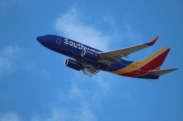 Boeing 737-700 (N929WN) - Southwest 737-700 departing runway 28R at Chicago O'hare to Dallas Love Field