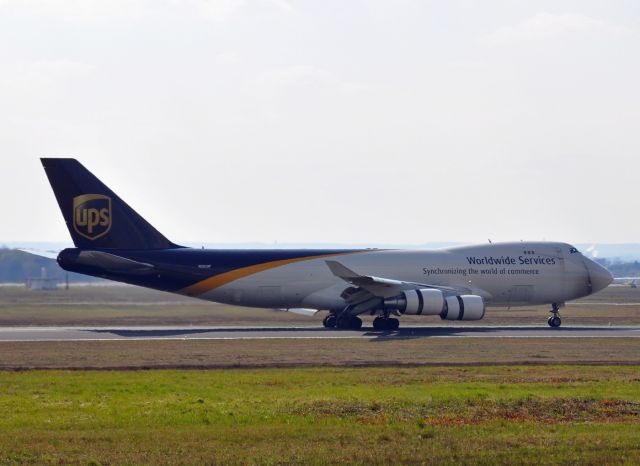 Boeing 747-400 (N582UP) - This beauty could need some cleaning :-)