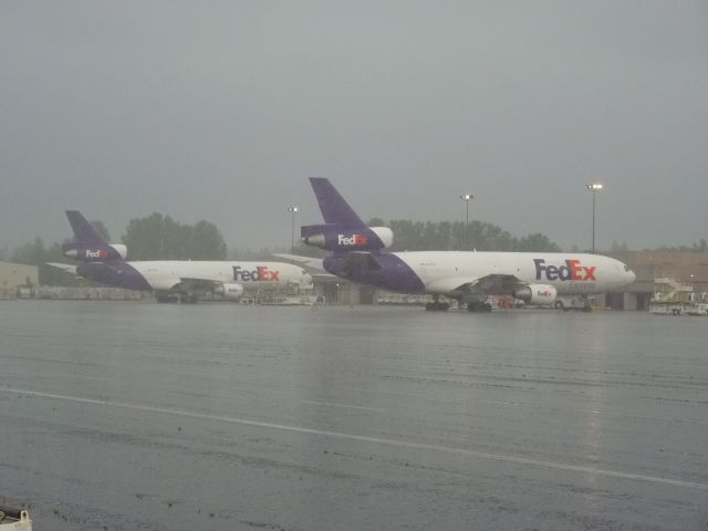 McDonnell Douglas DC-10 (N377FE) - Fed Ex ramp in the pouring rain.