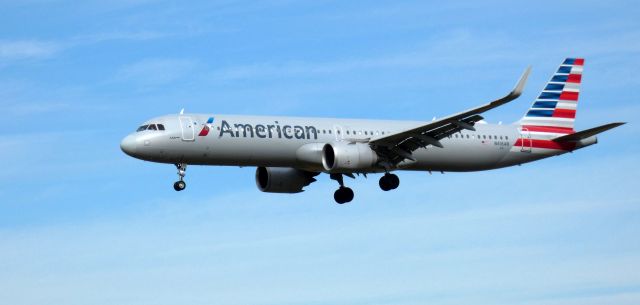 Airbus A321neo (N416AN) - On short final is this 2020 American Airlines  Airbus 321-253NX in the Winter of 2023.