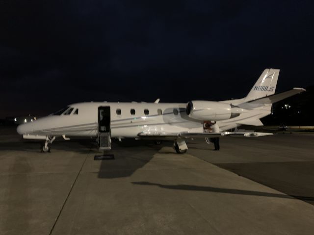 N868JS — - Night time arrival into KLEE
