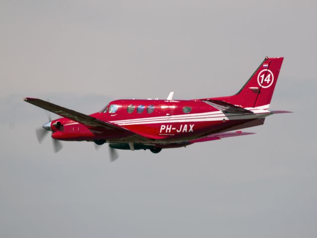 Beechcraft King Air 90 (PH-JAX) - Take off runway 17.