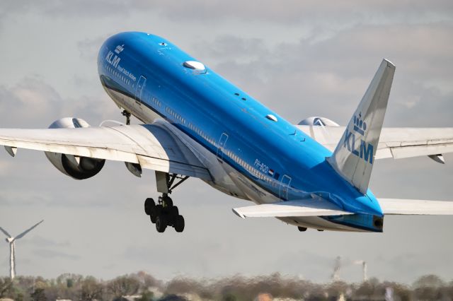Boeing 777-200 (PH-BQD) - 19th April, 2025: Spottersplaats Polderbaan view of flight KLM 627 heading out to Miami from rwy 36L at Amsterdam's Schiphol Airport.  See https://www.planexplorer.net/Xploregallery/displayimage.php?pid=2554