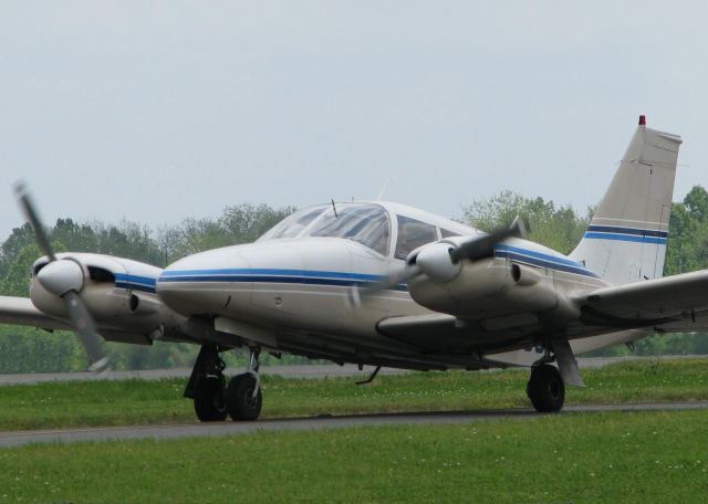 Piper Seneca (N5051T) - Taxiing to runway 14 on taxiway Foxtrot at the Shreveport Downtown airport.