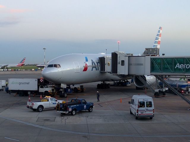 Boeing 777-200 (N783AN)