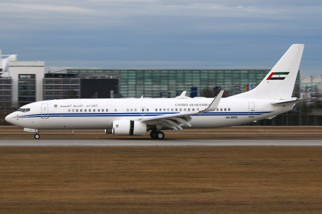 Boeing 737-800 (A6-MRS)